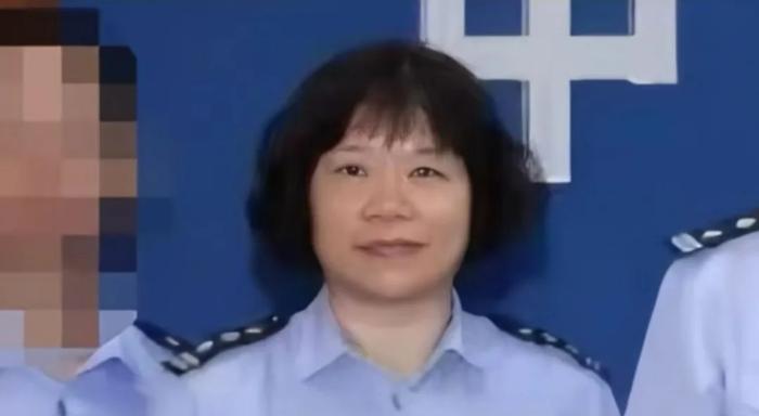 成都交警谭乔老婆图片