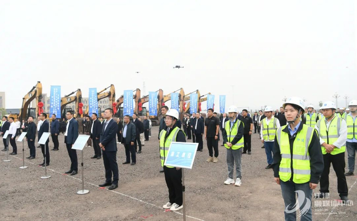 开工现场  苏盛宇 摄