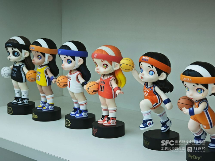 图：潮玩产业着力打造本土IP以谋求高附加值