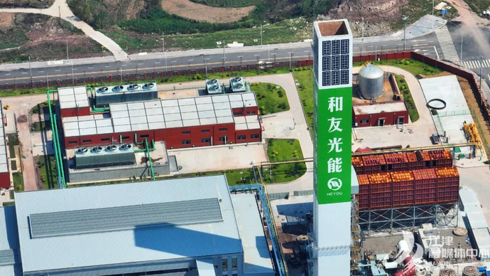 和友重庆光能有限公司生产场地  刘行花 摄