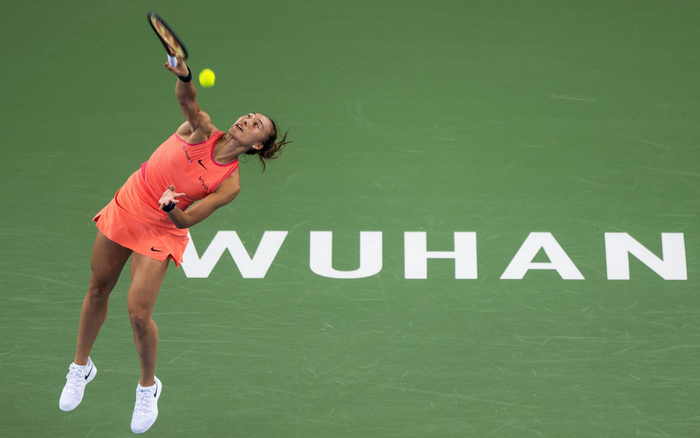 在年终总决赛席位争夺中，郑钦文有望在中国赛季实现“弯道超车”。  图/新华社