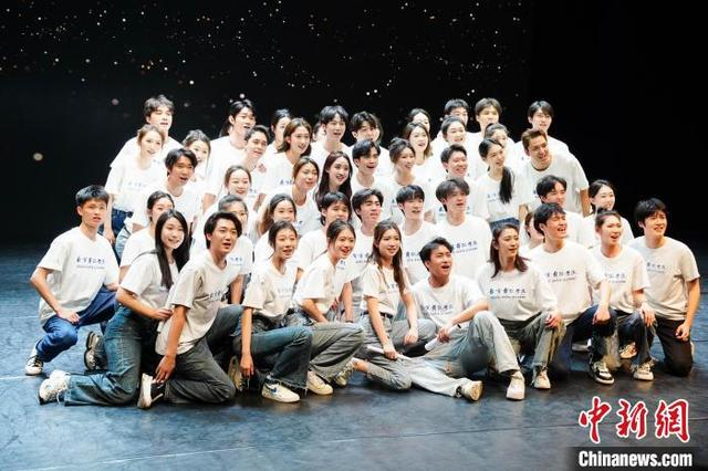 音乐剧系学生演唱专场演出主题曲《母亲》。 北京舞蹈学院供图