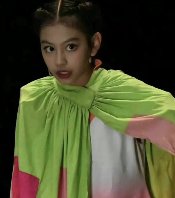 明星的混血娃长大了,姜文女儿清纯漂亮,周华健儿子长得太着急