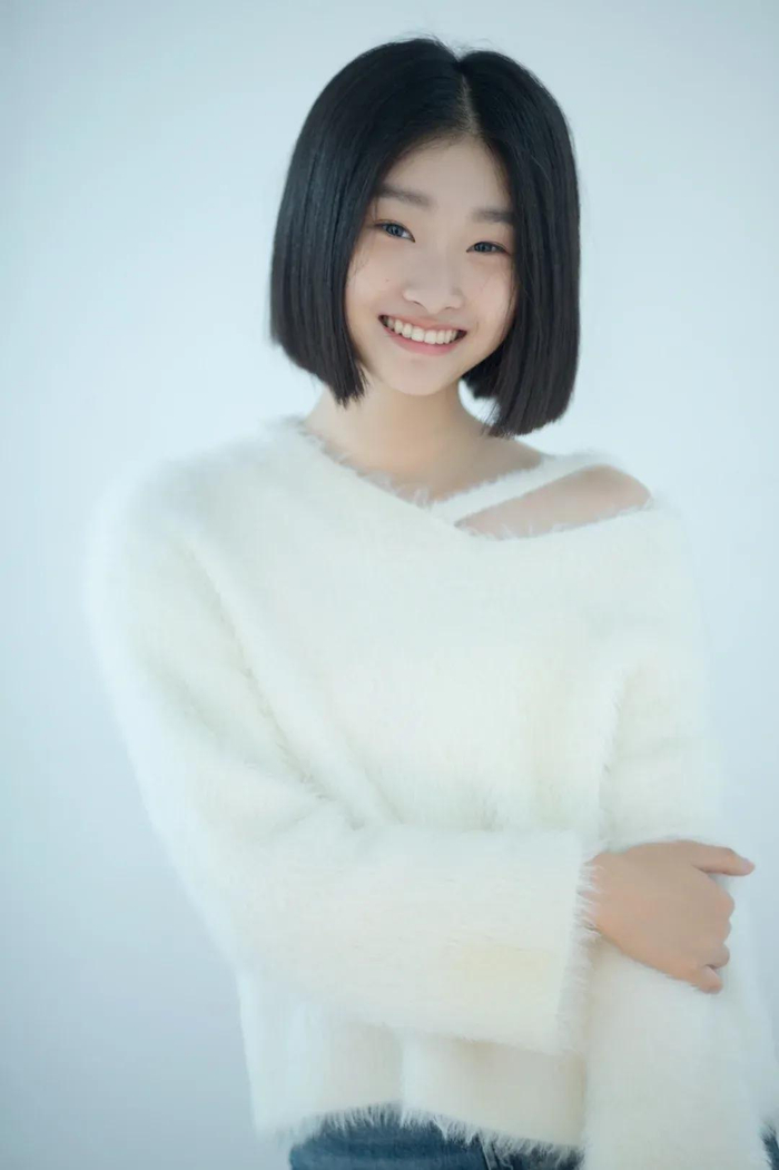 马伊琍16岁女儿晒生日照,文章罕见露面,沪圈「星二代」长成了这样