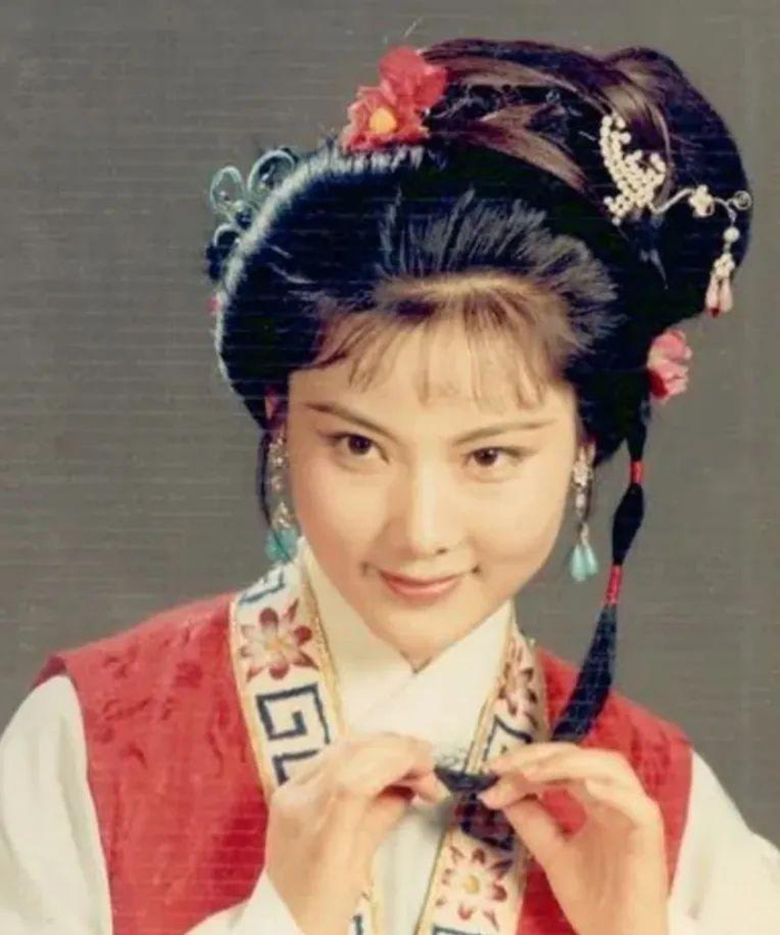 江南美人何赛飞:曾是邓颖超的座上宾,跟丈夫相爱33年,人生美满