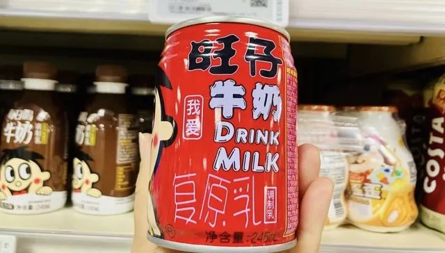 写有复原乳字样的旺仔牛奶（图片拍摄：界面新闻 赵晓娟）