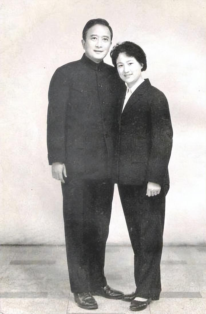 孙道临:41岁娶妻王文娟,晚年崩溃大哭"你们认识的他没有了"