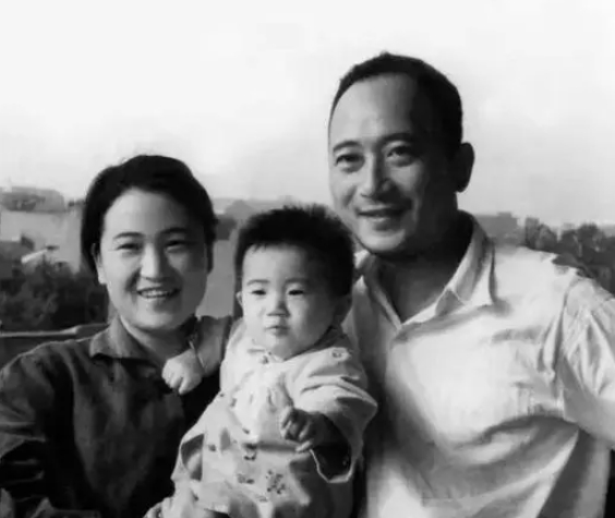 孙道临:41岁娶妻王文娟,晚年崩溃大哭"你们认识的他没有了"