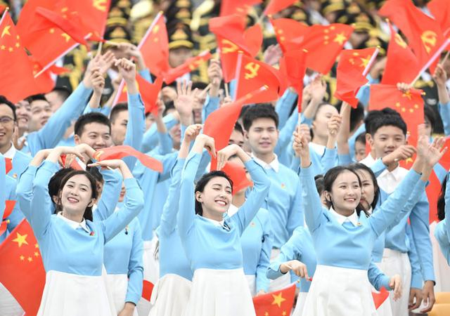 这是庆祝中国共产党成立100周年大会上的青少年代表。资料图：新华社 