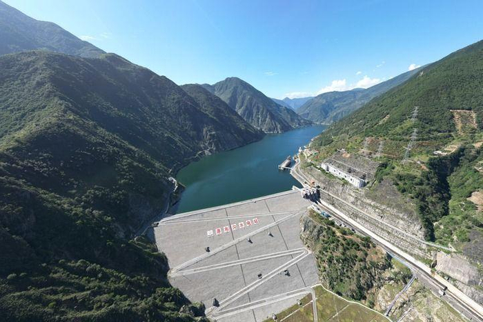 这是国家能源集团大渡河瀑布沟水电站（资料照片）。新华社发（高尚丽 摄）