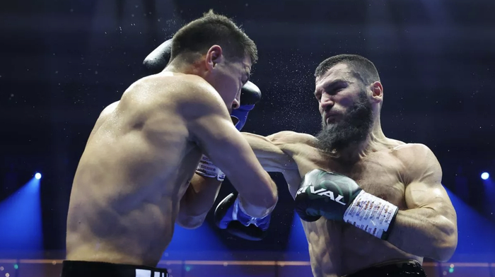 贝特比耶夫（右）在赛前就被圈内人士看好