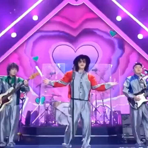 也太好听了吧!马赛克乐队的《霓虹甜心》