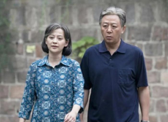 母亲出轨30年。