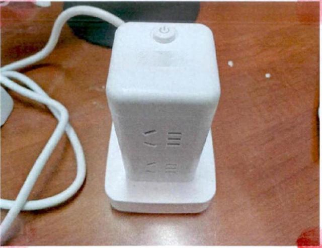 带有窃听功能的插座 本文图片均为普陀区检察院供图