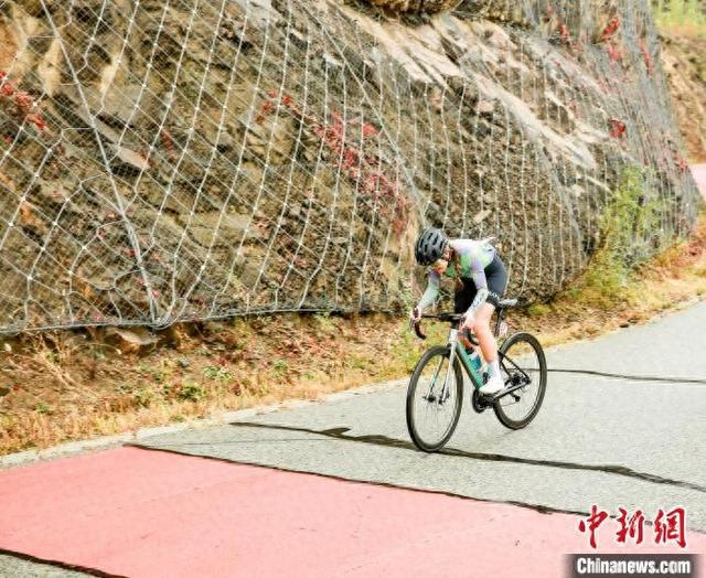 图为木兰在比赛中。 包头市石拐区融媒体中心供图