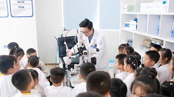 华厦渝州眼科医院举办小医生研学亲子活动