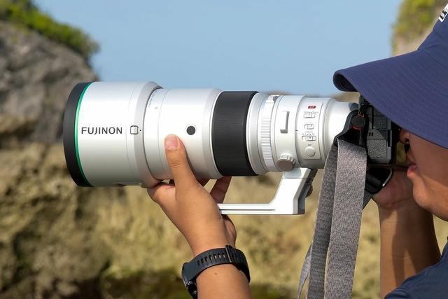 镜头拥有优秀的操控体验，以及丰富的按键设计