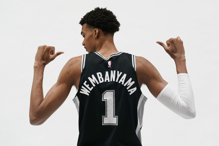 详情如下:50-41:拉梅洛-鲍尔,阿隆-戈登,朱利叶斯-兰德尔,埃文-莫布里