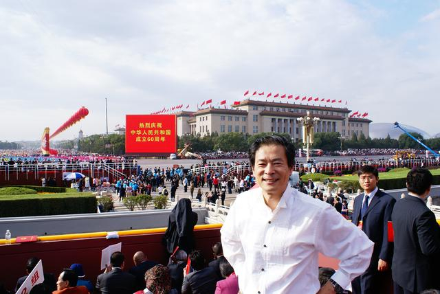 2009年，陈国星导演在天安门广场观礼。图片由受访者提供