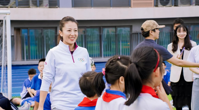 2023年12月，杨扬走进香港中文大学（深圳）附属道远学校，参加冠军公益梦想行动活动。受访者供图