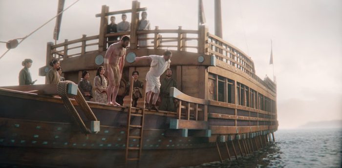 威廉·亚当斯与日本武士磋商航海技巧。《幕府将军》剧照