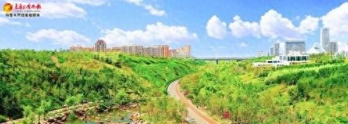 　　绿树成荫的小绿谷，成为市民和游客休闲好去处。经开区（头屯河区）新闻中心供图