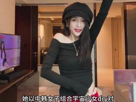 吴宣仪与苞娜的合影