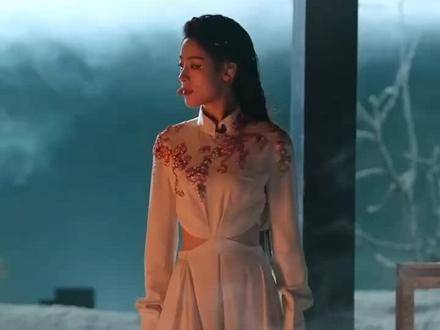真的超爱君君在《发如雪》中的那段剑舞,美得让人心醉