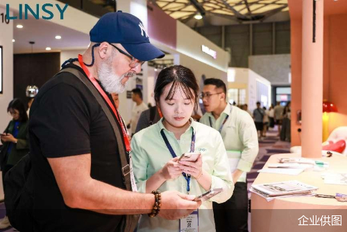 （图：LINSY展会现场）