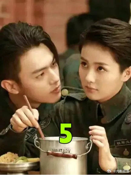 顾燕帧知道谢襄是女扮男装后,眼神都变得不一样了