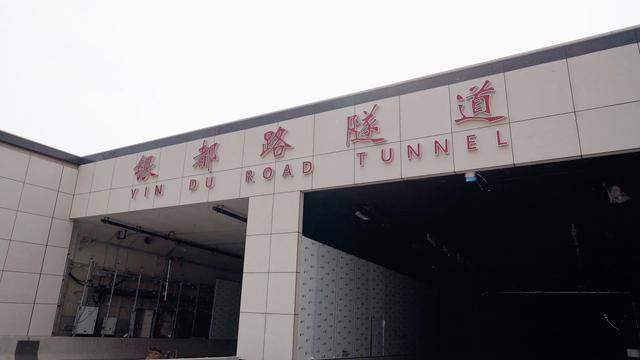 浦东,起点自徐汇区景东路,穿越黄浦江,直达闵行区芦恒路,全长3