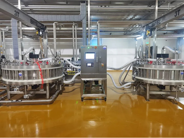 ▲中国飞鹤乳铁蛋白自动化生产线