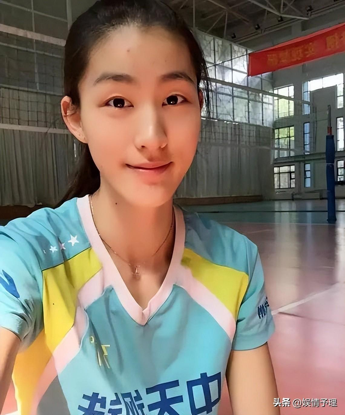 4位出身农村的女排队员:朱婷家六个姐弟,徐云丽母亲去日本7年