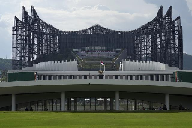 当地时间2024年8月17日，印尼新首都努山塔拉的新总统官邸，该城市仍在建设中。 视觉中 图