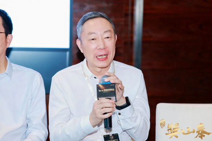 田军章 党委书记、教授