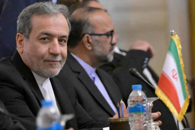 当地时间2024年10月17日，埃及开罗，伊朗外交部长阿巴斯·阿拉格齐在开罗会见埃及外长。视觉中国 图