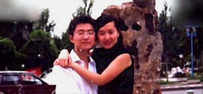 在这期间,王亮一直陪伴在王越身边,陪她熬过了人生的最低谷,最后也让