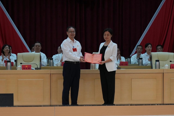 钟真当选韶关翁源县县长,彭辉当选翁源县人民法院院长|钟真|院长|韶关市_新浪新闻
