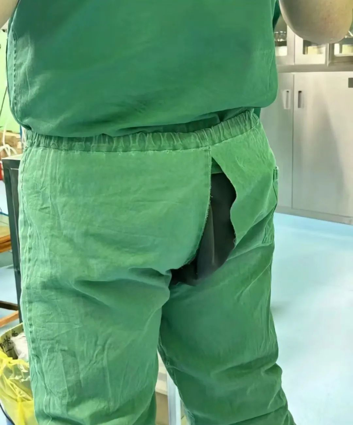为什么外科医生的手术服总露着后背和裤衩?