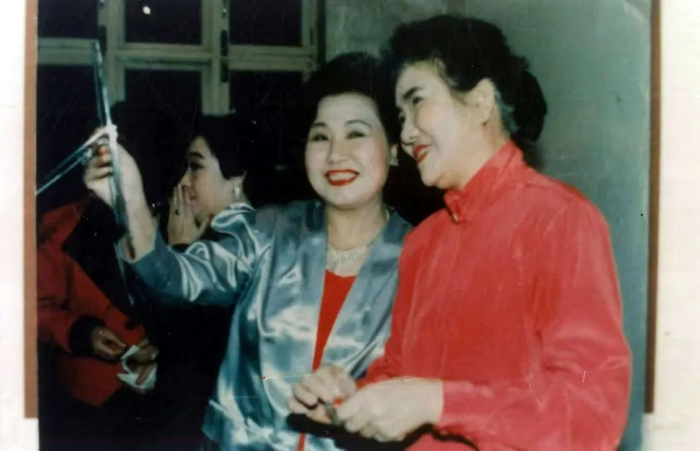 师徒俩的合影。