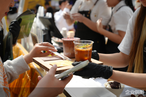 陆家嘴咖啡文化节上，古茗限定特调广受欢迎