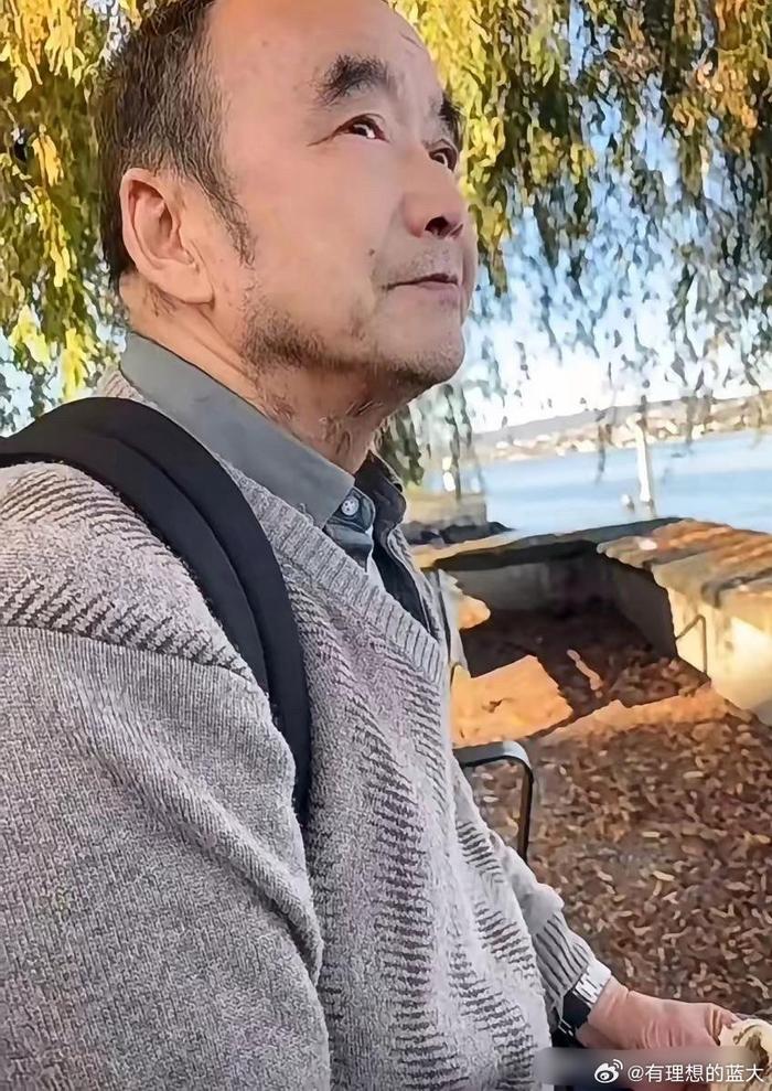 去的时候两个人，从瑞士回来就他自己了