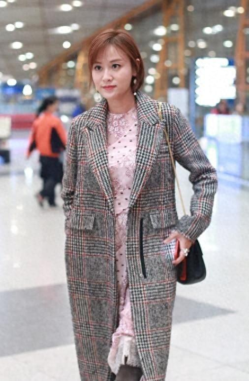 有一种高级叫叶一茜穿大衣,看着很普通,一般人却不容易穿出气场