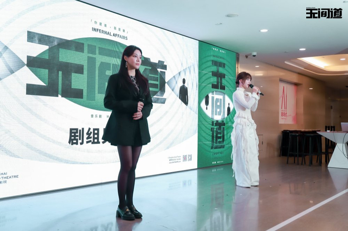 莫海婧（左）、严小北在剧中分饰李心儿、Mary