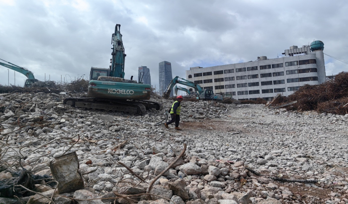 铁路行包楼拆除现场