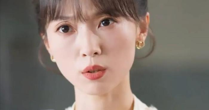 开口就是2000w赔偿和10亿珠宝？她竟然成中老年女性楷模了…