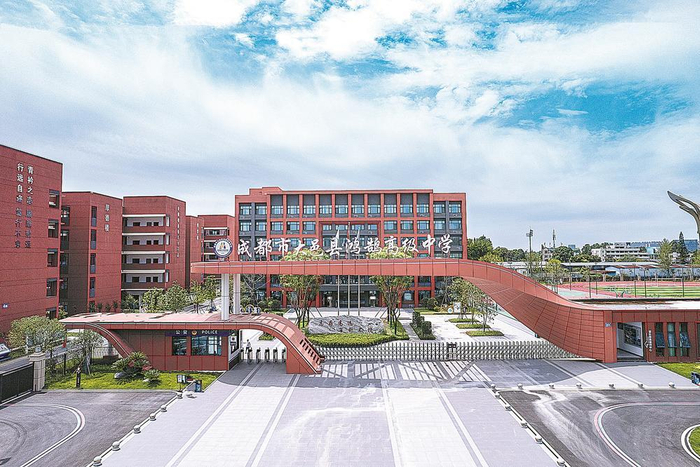     大邑县鸿鹄高级中学校园一景