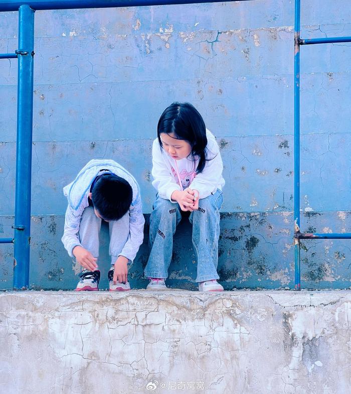 这就是剧中说的两小无猜吧早上晨跑看到俩可爱宝贝，我很喜欢看小孩…