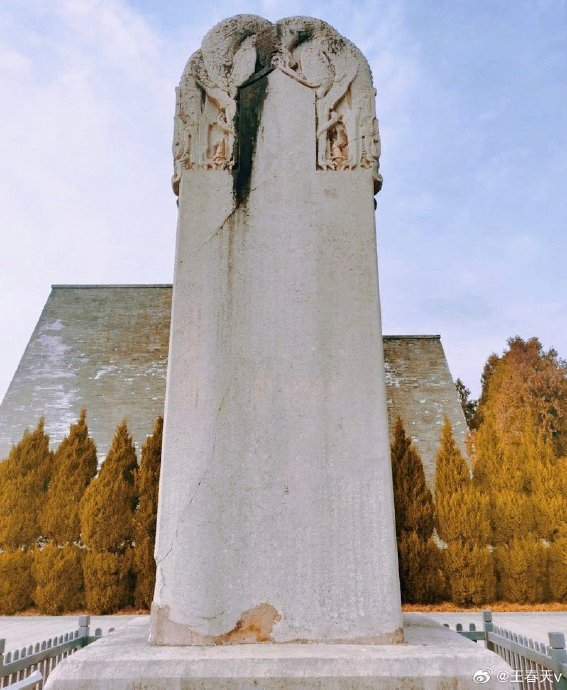 乾陵，坐落于陕西关中地区的广袤大地上，是唐十八陵中一颗璀璨的明珠|陕西省_新浪新闻