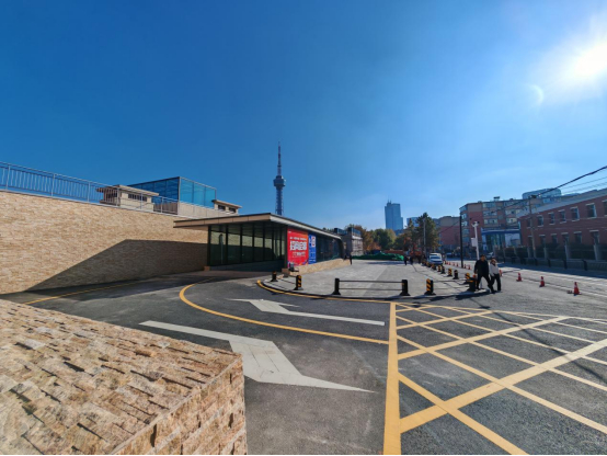 吉大一院小南湖地下停车场万宝街入口